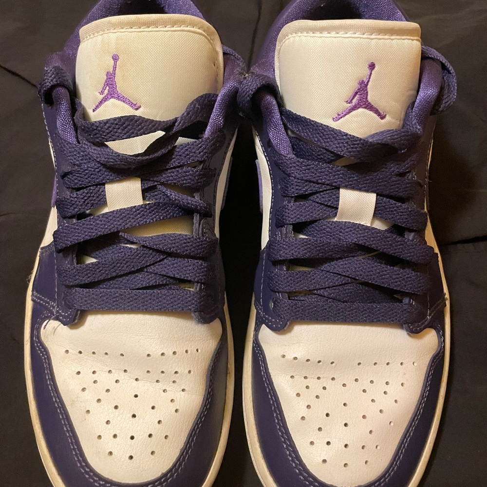 Jordan Women’s Purple and White High-Top Sneakers Size 6
